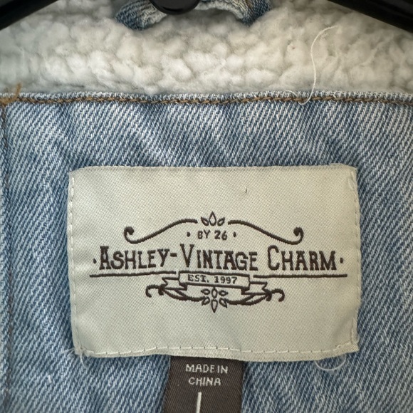 Boucle fleece lined jeans jacket - Picture 3 of 3